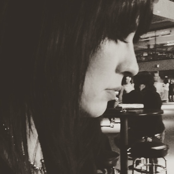 Meet your Posher, Elizabeth - Picture 2 of 2